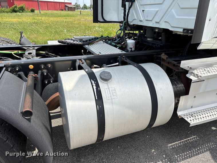 image for item DV4348 2018 International RH613 semi truck