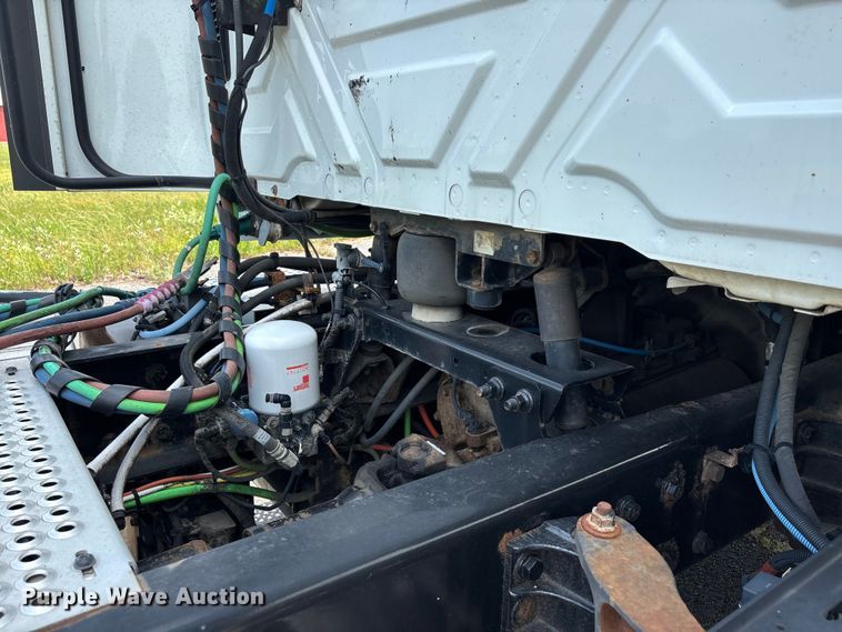 image for item DV4348 2018 International RH613 semi truck
