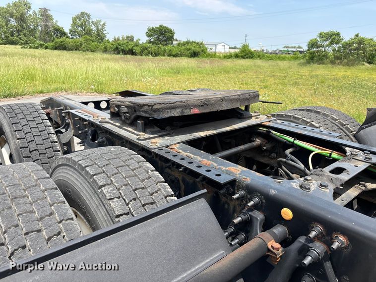 image for item DV4348 2018 International RH613 semi truck