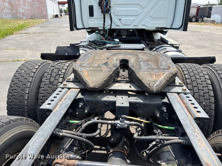 image for item DV4348 2018 International RH613 semi truck
