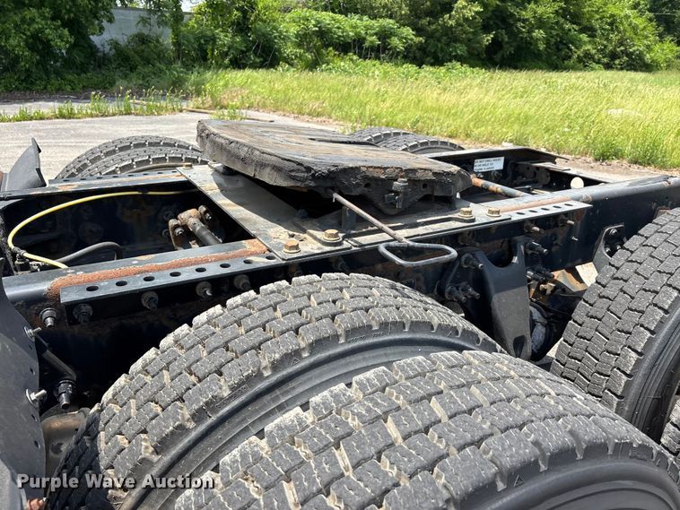 image for item DV4348 2018 International RH613 semi truck