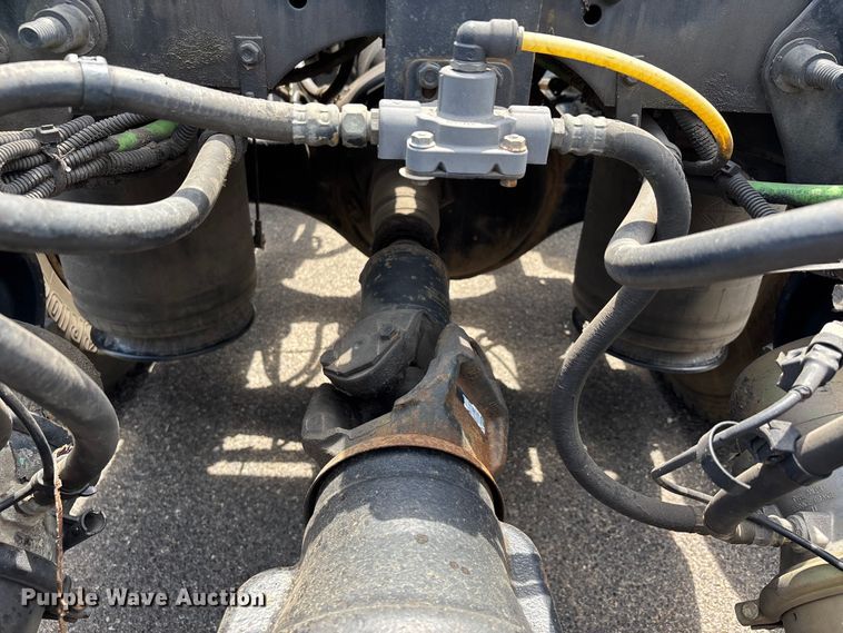 image for item DV4348 2018 International RH613 semi truck