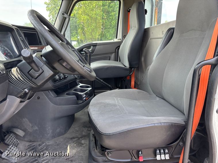 image for item DV4348 2018 International RH613 semi truck