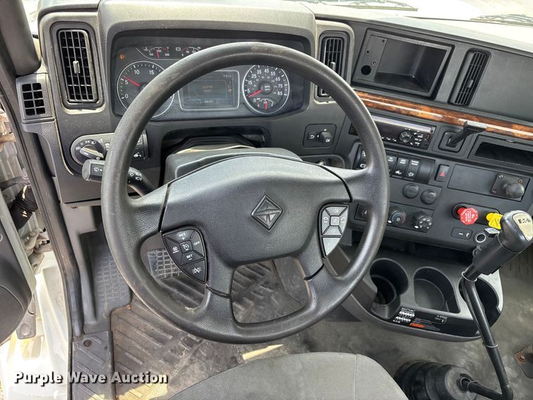 image for item DV4348 2018 International RH613 semi truck