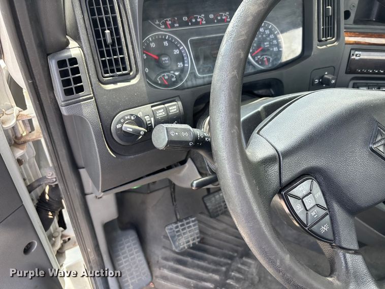 image for item DV4348 2018 International RH613 semi truck