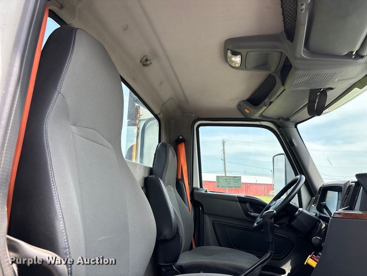 image for item DV4348 2018 International RH613 semi truck