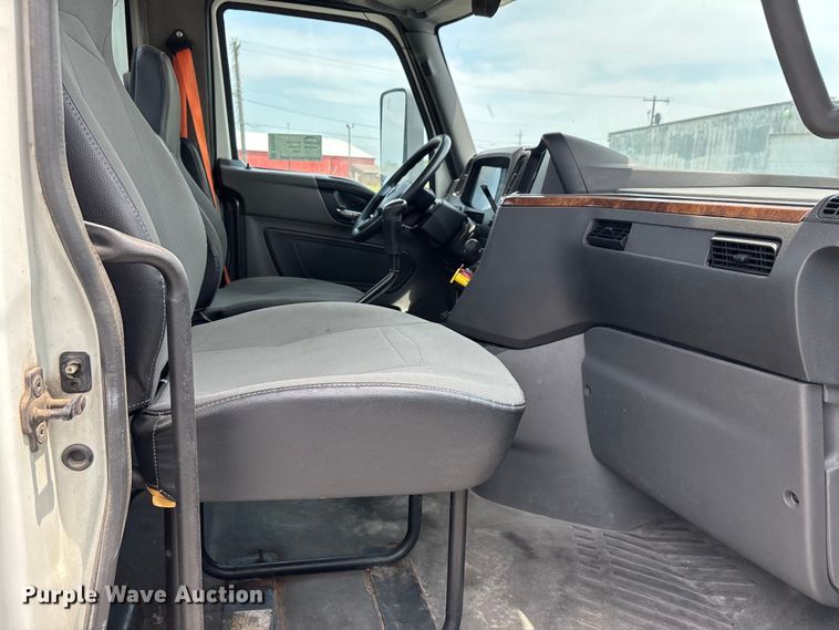 image for item DV4348 2018 International RH613 semi truck
