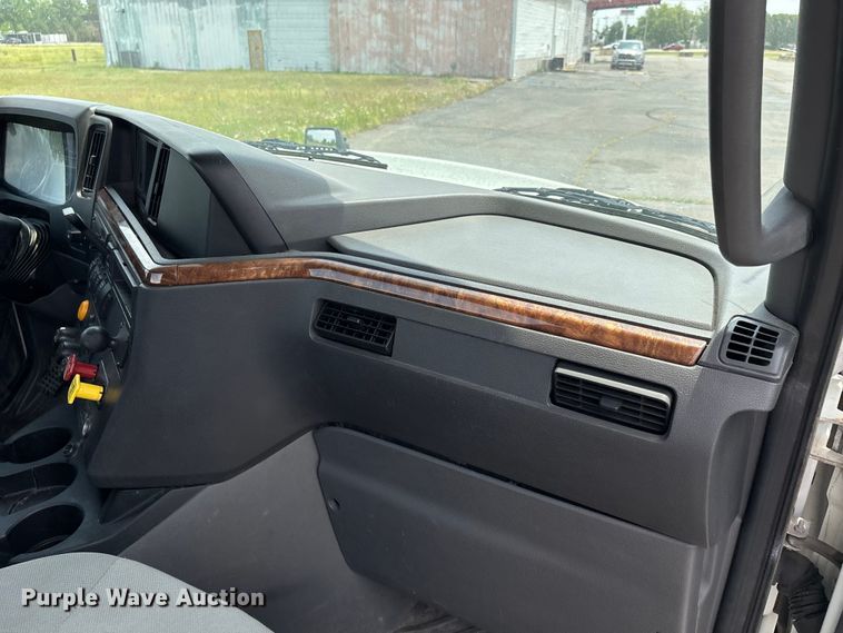 image for item DV4348 2018 International RH613 semi truck