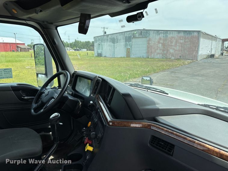 image for item DV4348 2018 International RH613 semi truck