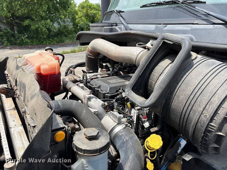 image for item DV4348 2018 International RH613 semi truck
