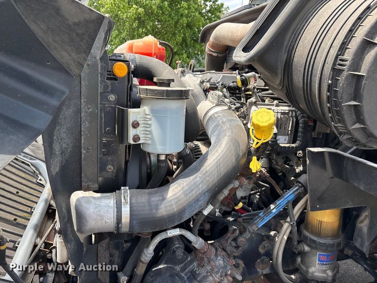 image for item DV4348 2018 International RH613 semi truck