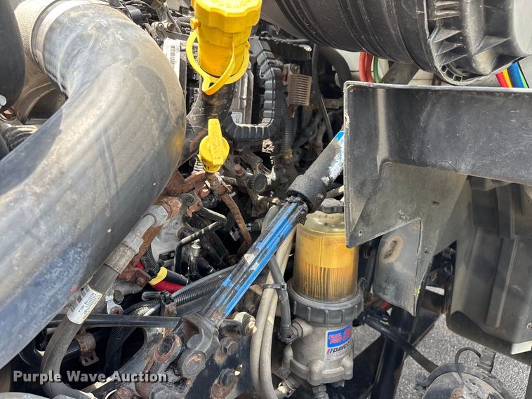 image for item DV4348 2018 International RH613 semi truck