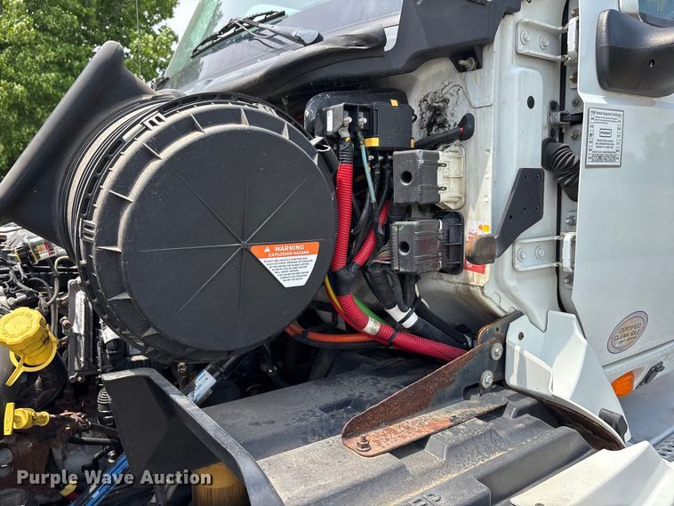 image for item DV4348 2018 International RH613 semi truck