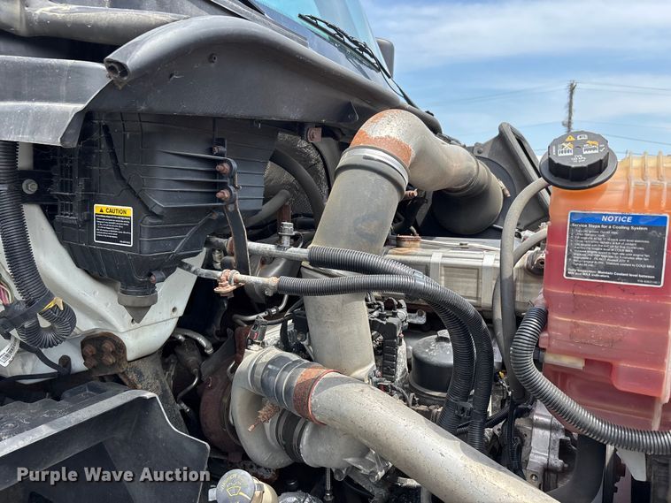image for item DV4348 2018 International RH613 semi truck