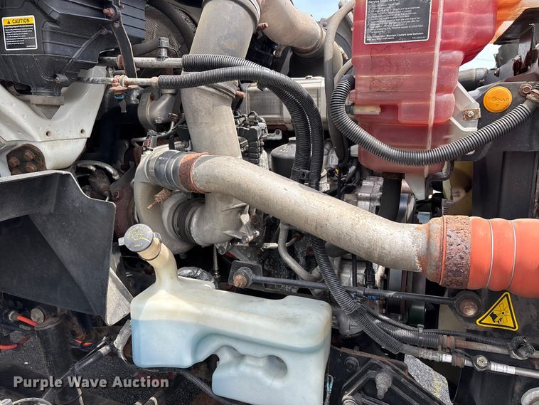 image for item DV4348 2018 International RH613 semi truck