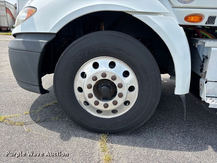 image for item DV4348 2018 International RH613 semi truck