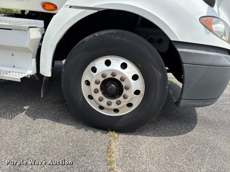image for item DV4348 2018 International RH613 semi truck