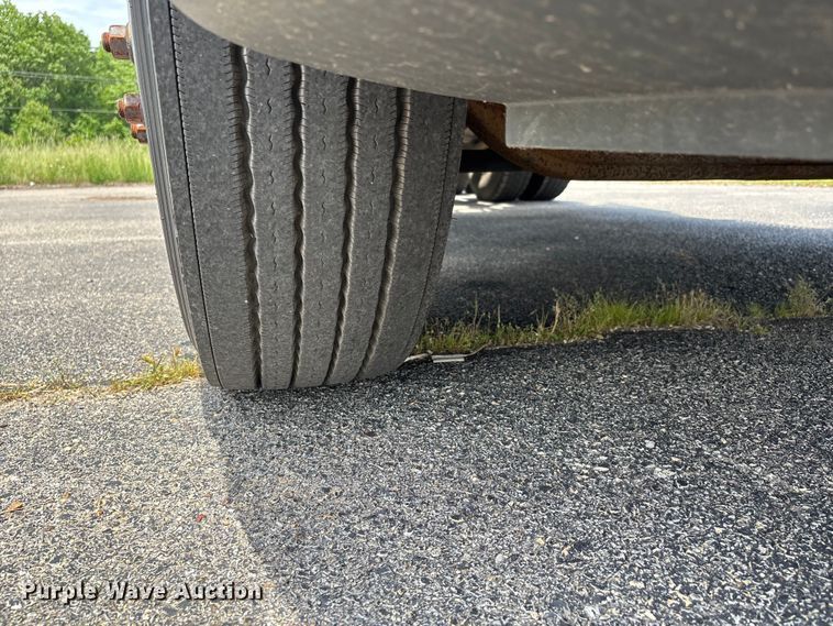 image for item DV4348 2018 International RH613 semi truck
