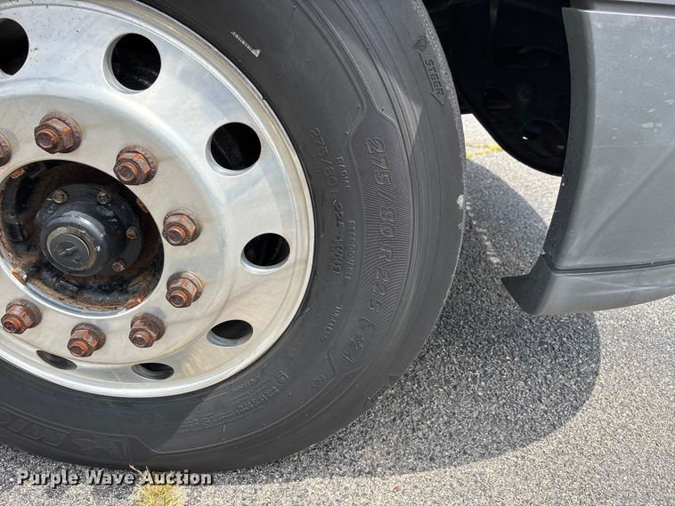 image for item DV4348 2018 International RH613 semi truck