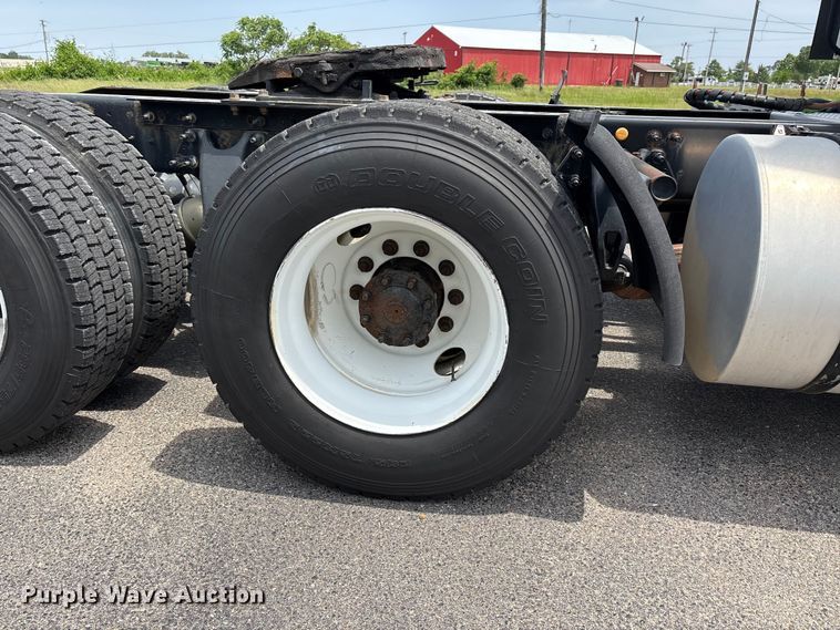 image for item DV4348 2018 International RH613 semi truck