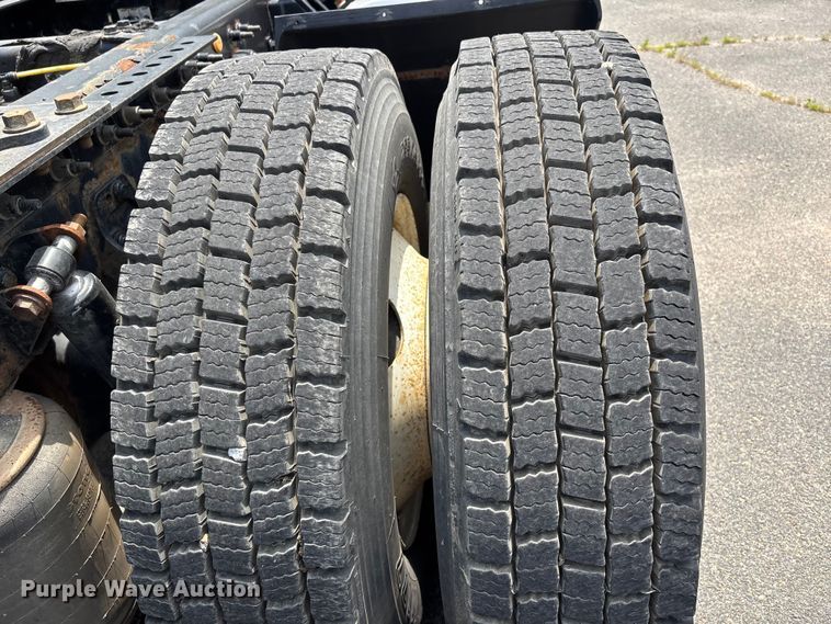 image for item DV4348 2018 International RH613 semi truck