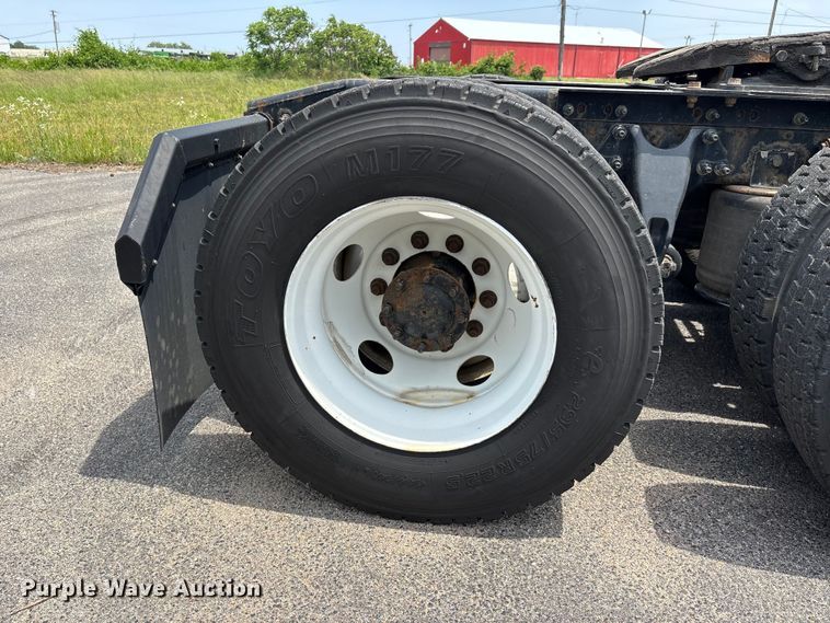 image for item DV4348 2018 International RH613 semi truck