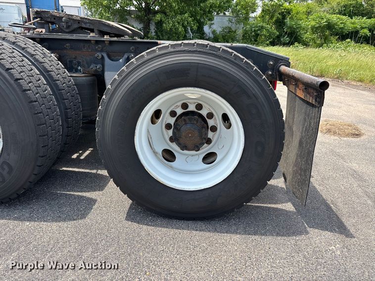 image for item DV4348 2018 International RH613 semi truck