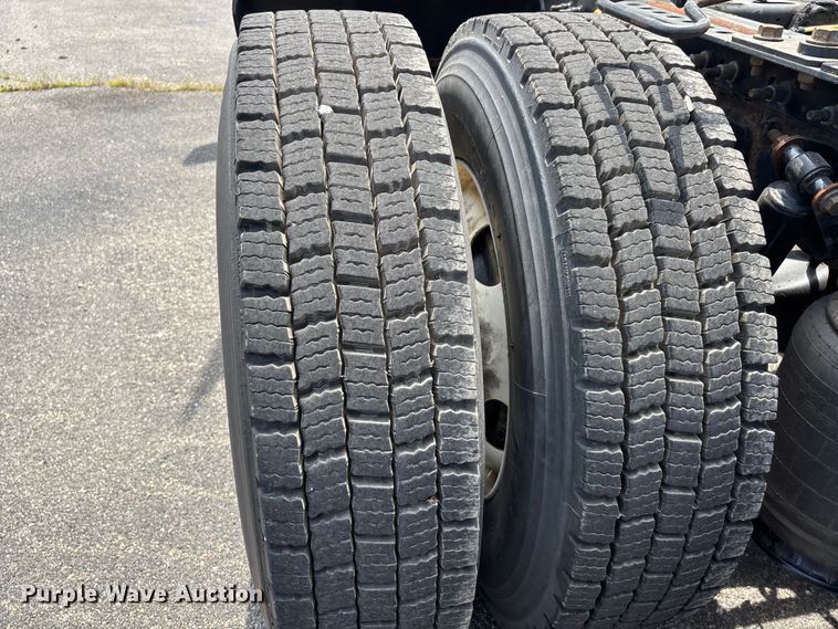 image for item DV4348 2018 International RH613 semi truck