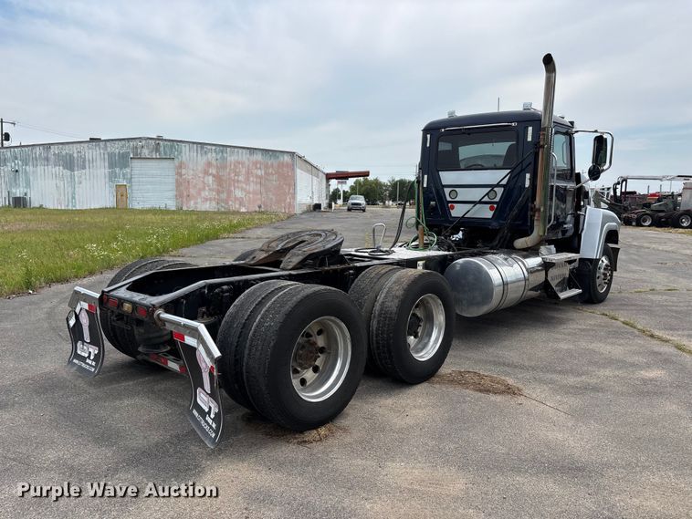 image for item DV4350 2013 Mack CHU semi truck