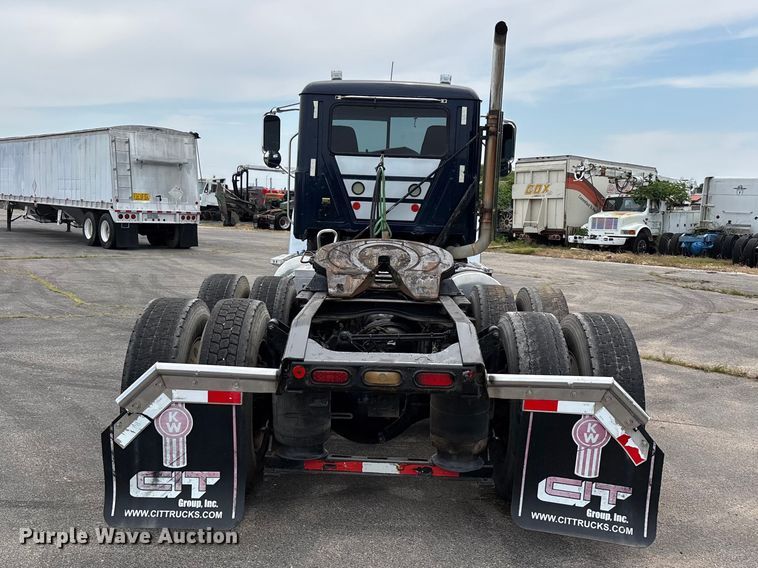 image for item DV4350 2013 Mack CHU semi truck