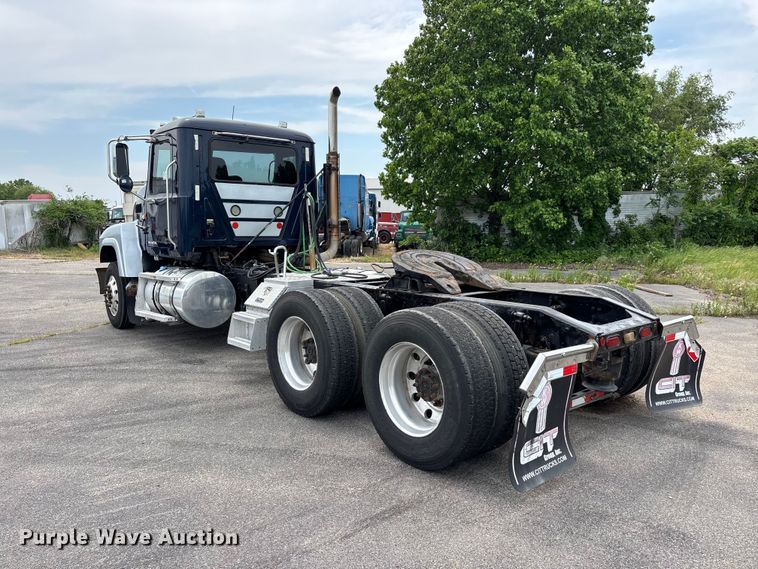 image for item DV4350 2013 Mack CHU semi truck