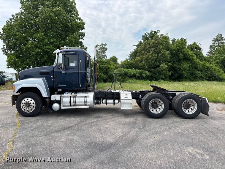 image for item DV4350 2013 Mack CHU semi truck