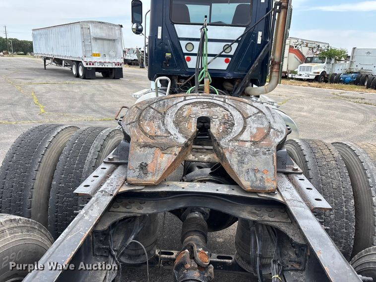 image for item DV4350 2013 Mack CHU semi truck