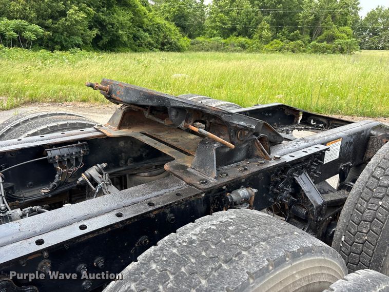 image for item DV4350 2013 Mack CHU semi truck