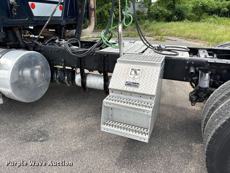 image for item DV4350 2013 Mack CHU semi truck