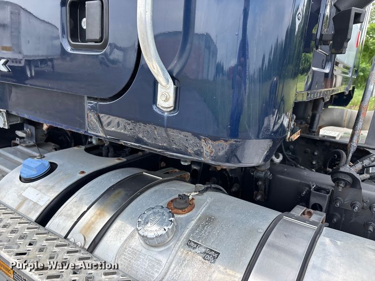 image for item DV4350 2013 Mack CHU semi truck