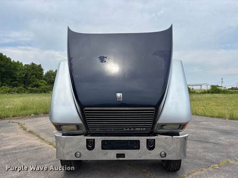 image for item DV4350 2013 Mack CHU semi truck