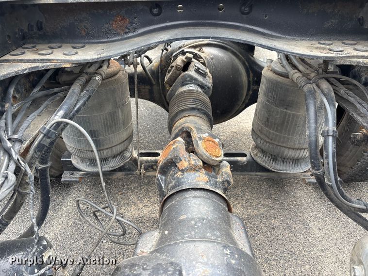 image for item DV4350 2013 Mack CHU semi truck