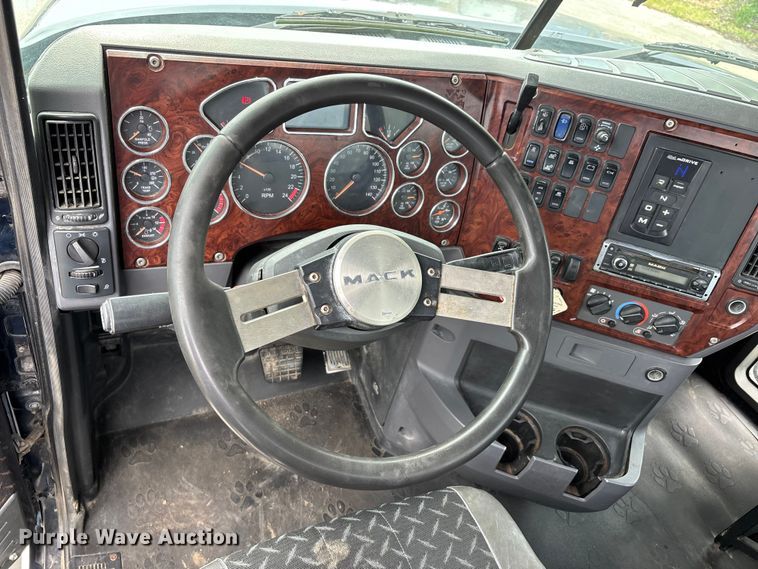 image for item DV4350 2013 Mack CHU semi truck