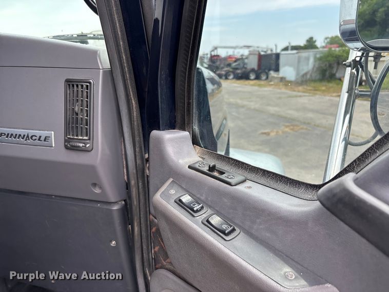 image for item DV4350 2013 Mack CHU semi truck