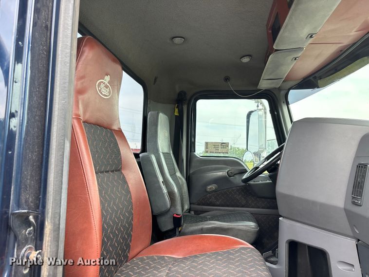 image for item DV4350 2013 Mack CHU semi truck