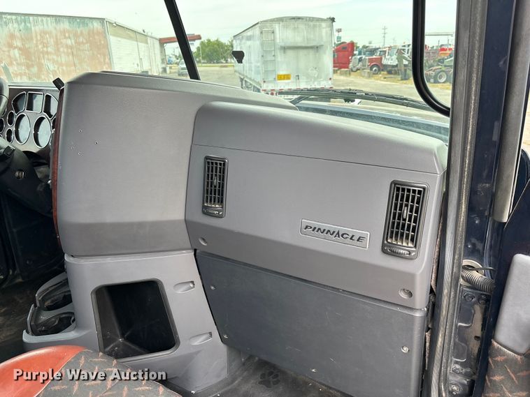image for item DV4350 2013 Mack CHU semi truck