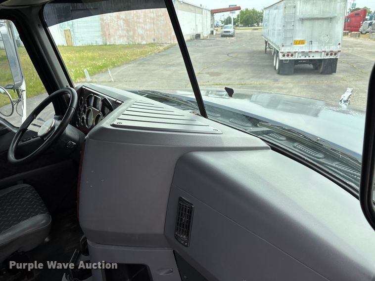image for item DV4350 2013 Mack CHU semi truck