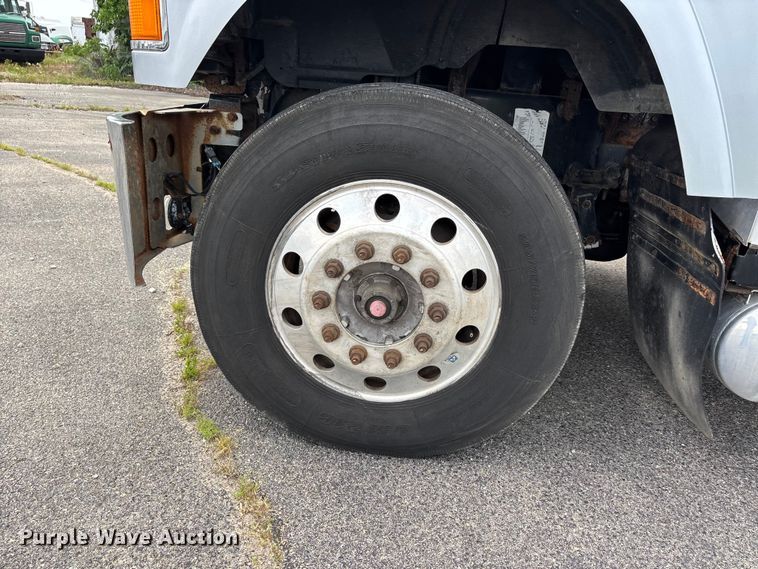 image for item DV4350 2013 Mack CHU semi truck