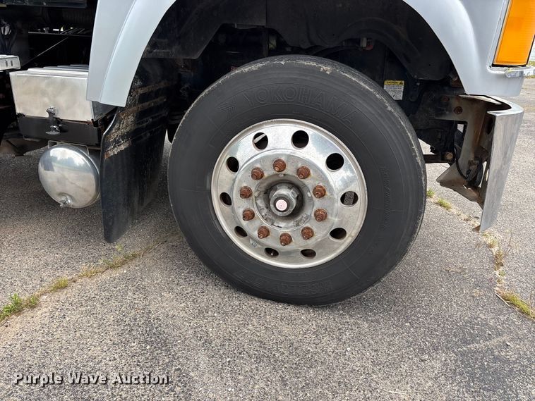 image for item DV4350 2013 Mack CHU semi truck