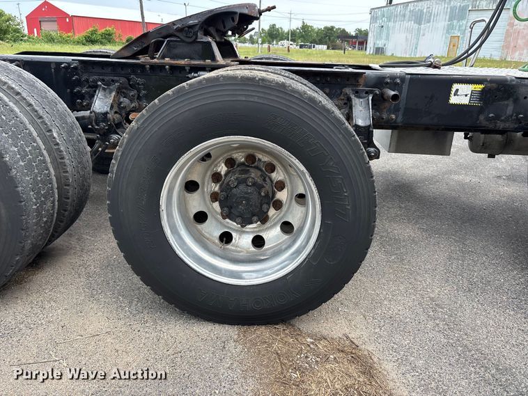 image for item DV4350 2013 Mack CHU semi truck