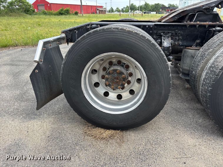 image for item DV4350 2013 Mack CHU semi truck