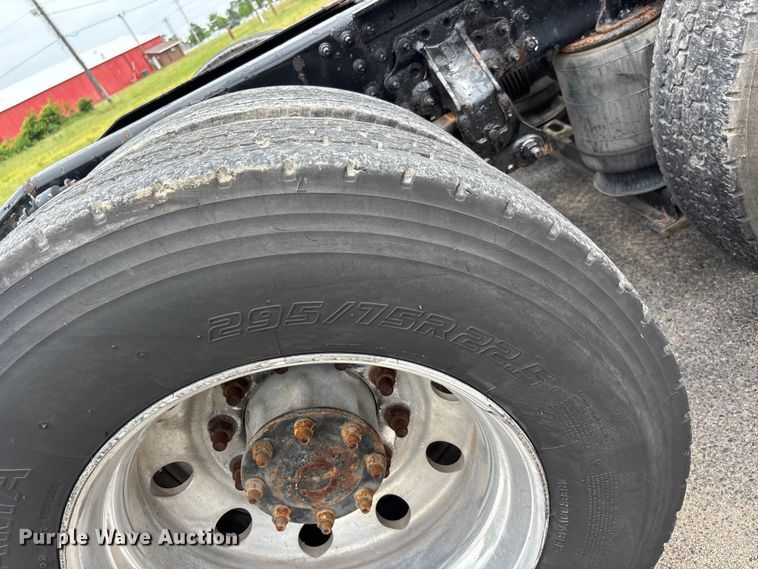 image for item DV4350 2013 Mack CHU semi truck