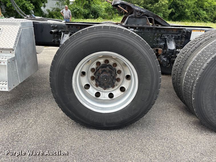 image for item DV4350 2013 Mack CHU semi truck