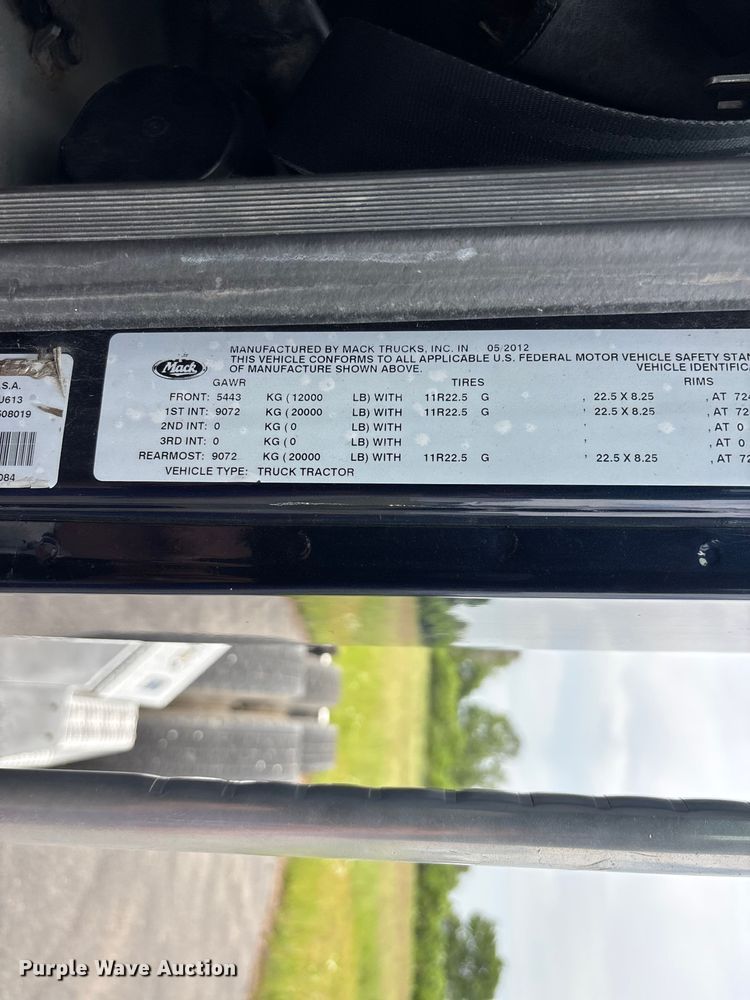 image for item DV4350 2013 Mack CHU semi truck